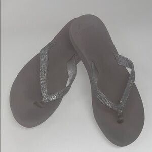 Reef Metallic Gray Cushion flip flops/Sandals size 9